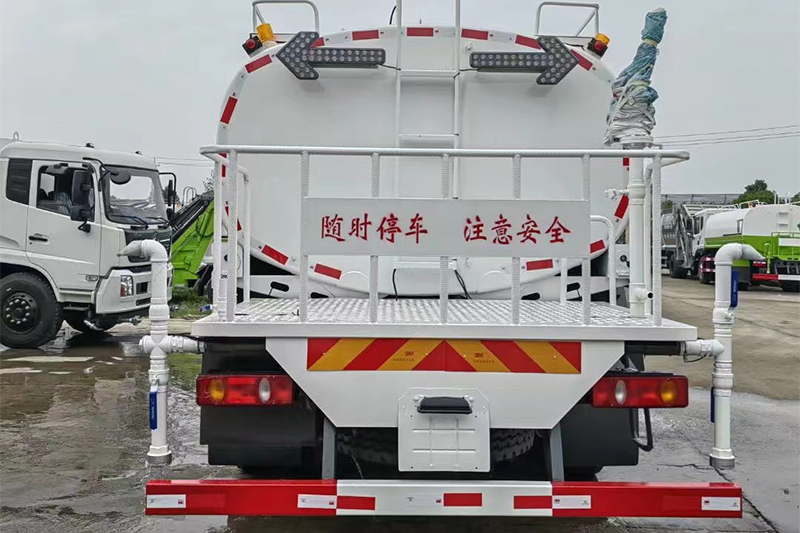 东风D3洒水车（12方）