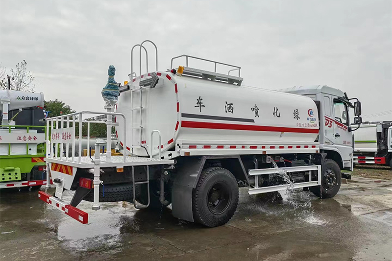 东风D3洒水车（12方）