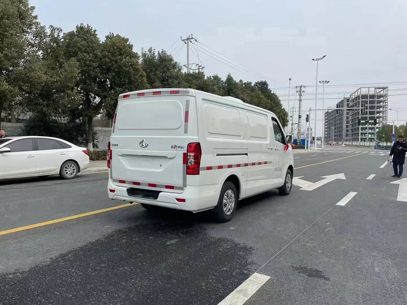 长安睿行M80面包冷藏车